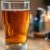 Alkohol a trądzik: jak wpływa na stan zapalny skóry i kiedy warto ograniczyć spożycie dla lepszej regeneracji